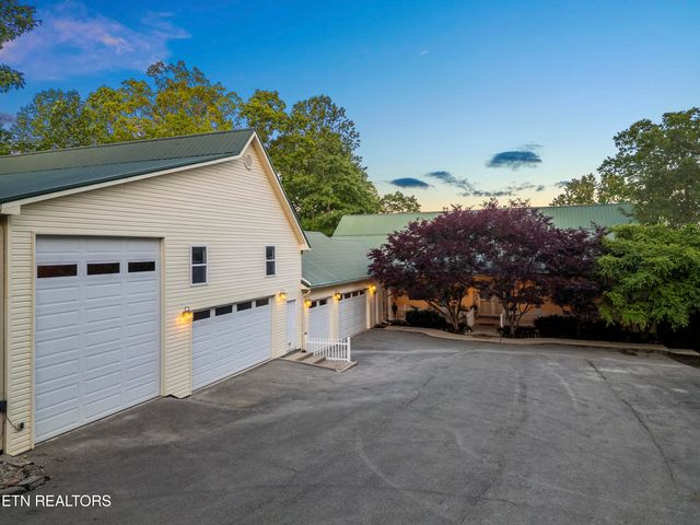 513 Cumberland Cove Rd, Monterey, TN 38574