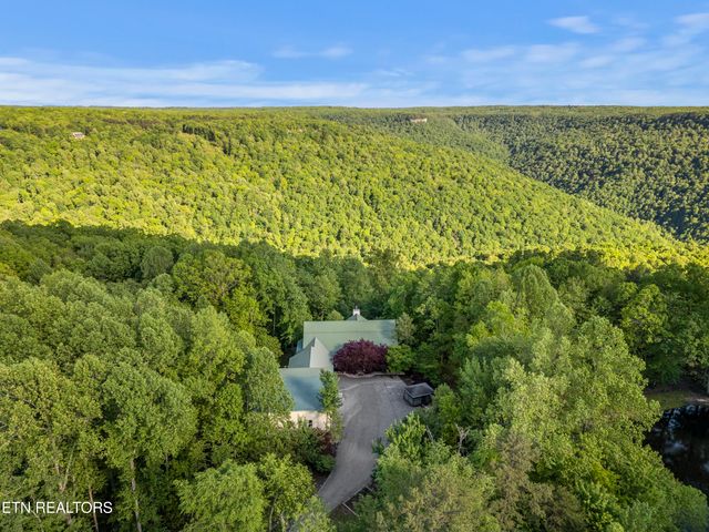 513 Cumberland Cove Rd, Monterey, TN 38574