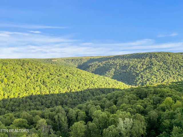 513 Cumberland Cove Rd, Monterey, TN 38574
