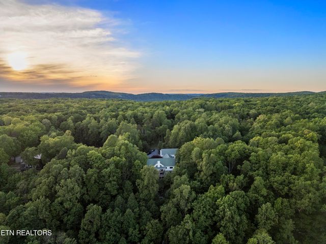 513 Cumberland Cove Rd, Monterey, TN 38574