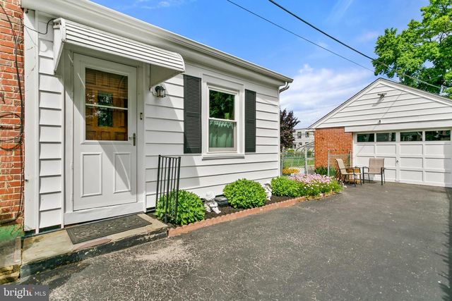117 W WAYNE AVE, Aldan, PA 19018