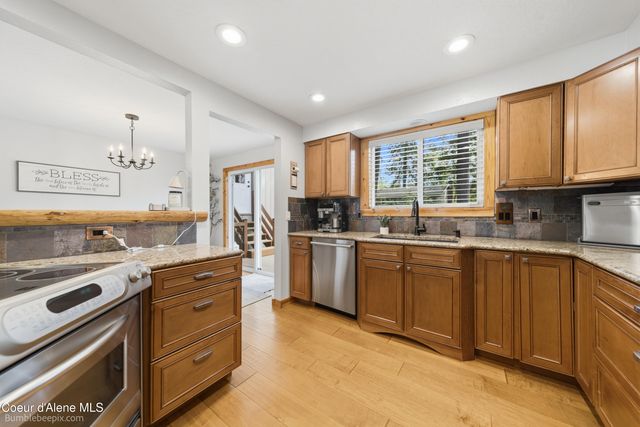 11982 N Emerald Dr, Hayden, ID 83835