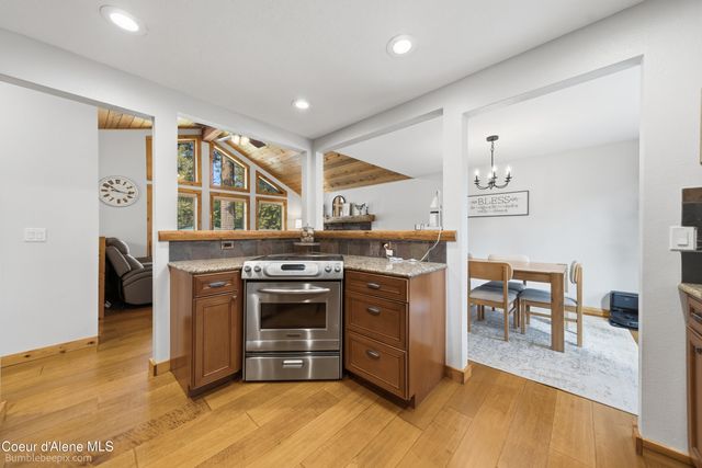 11982 N Emerald Dr, Hayden, ID 83835