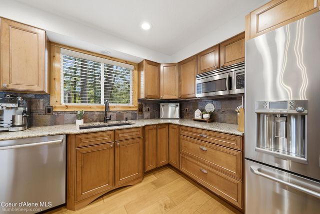 11982 N Emerald Dr, Hayden, ID 83835