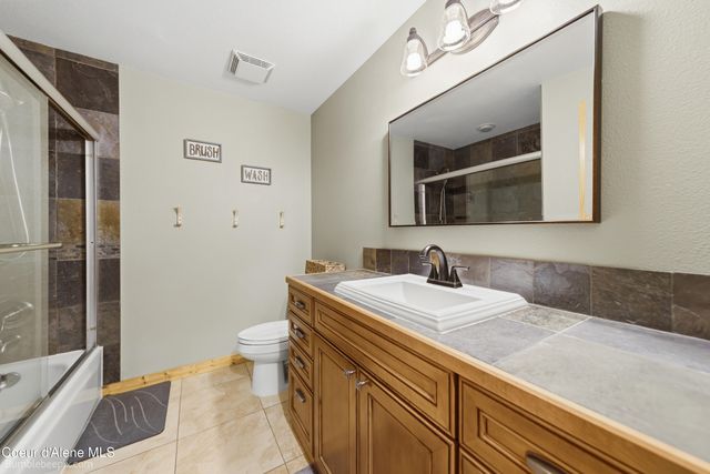 11982 N Emerald Dr, Hayden, ID 83835
