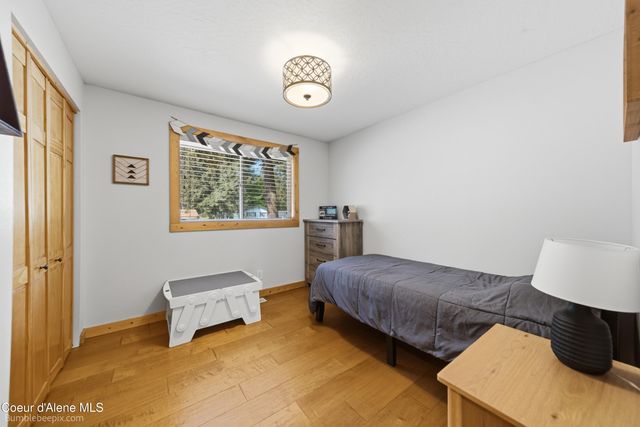 11982 N Emerald Dr, Hayden, ID 83835