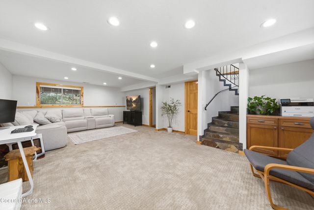 11982 N Emerald Dr, Hayden, ID 83835