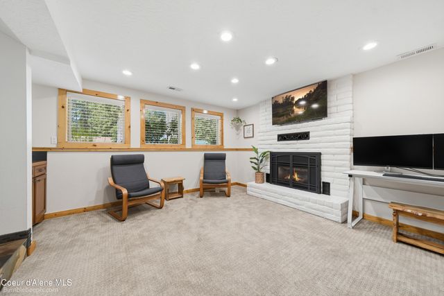 11982 N Emerald Dr, Hayden, ID 83835
