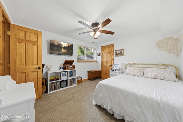 11982 N Emerald Dr, Hayden, ID 83835