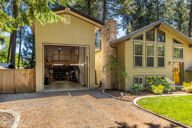11982 N Emerald Dr, Hayden, ID 83835