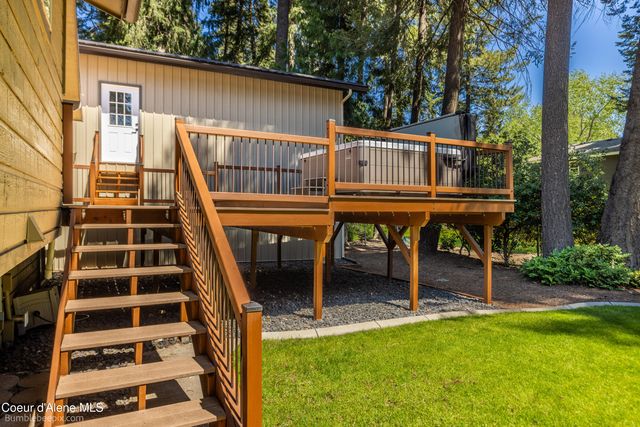 11982 N Emerald Dr, Hayden, ID 83835