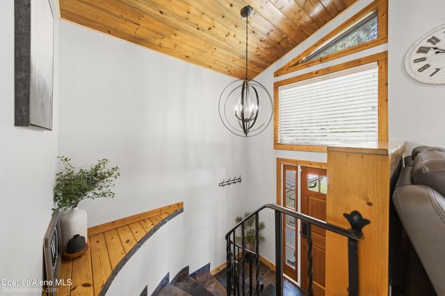 11982 N Emerald Dr, Hayden, ID 83835