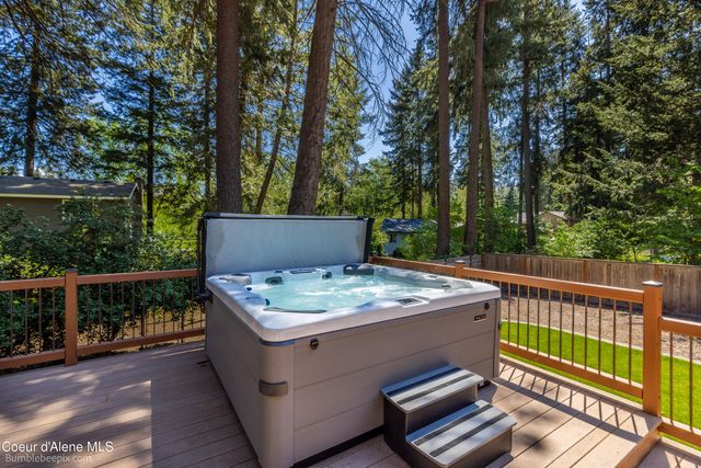 11982 N Emerald Dr, Hayden, ID 83835