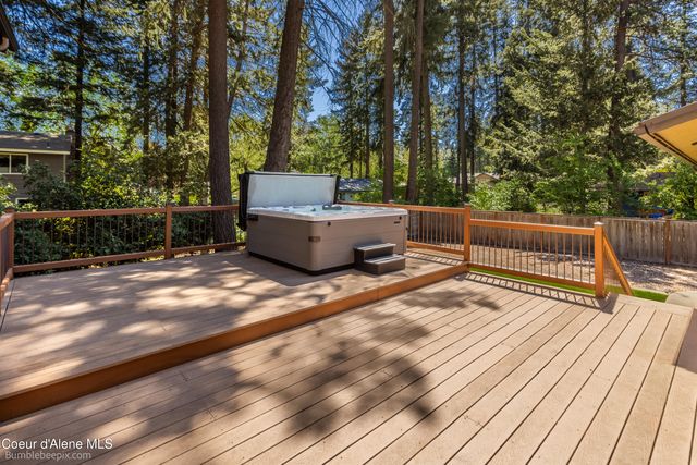 11982 N Emerald Dr, Hayden, ID 83835