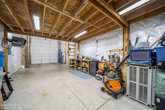 11982 N Emerald Dr, Hayden, ID 83835