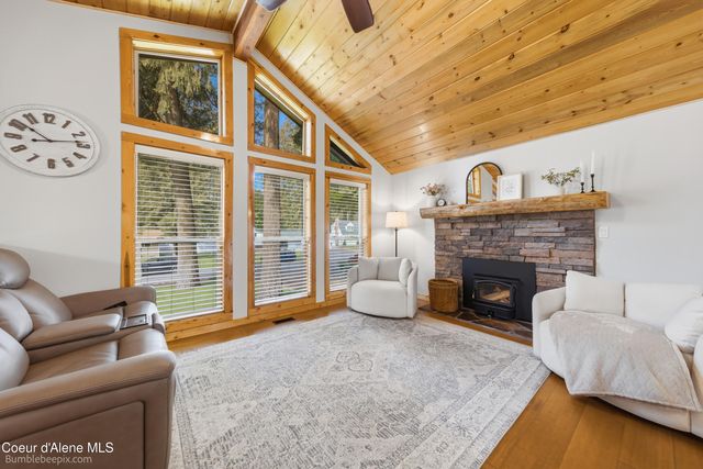 11982 N Emerald Dr, Hayden, ID 83835