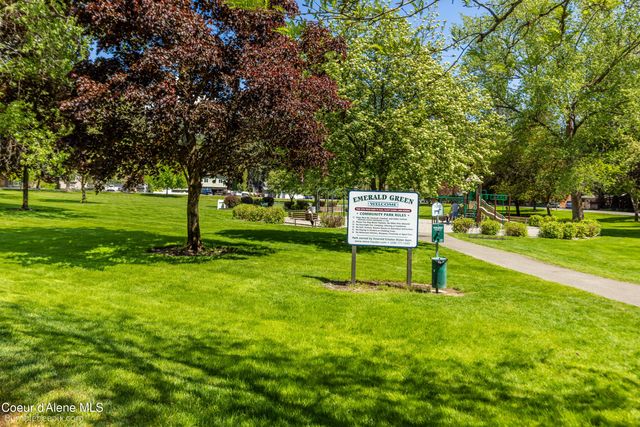 11982 N Emerald Dr, Hayden, ID 83835
