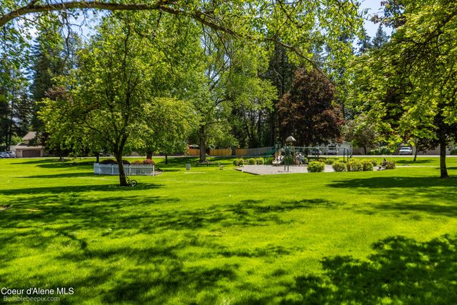 11982 N Emerald Dr, Hayden, ID 83835