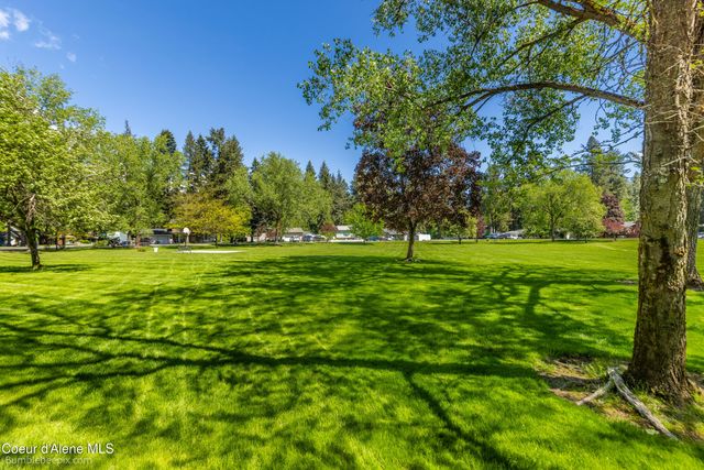 11982 N Emerald Dr, Hayden, ID 83835