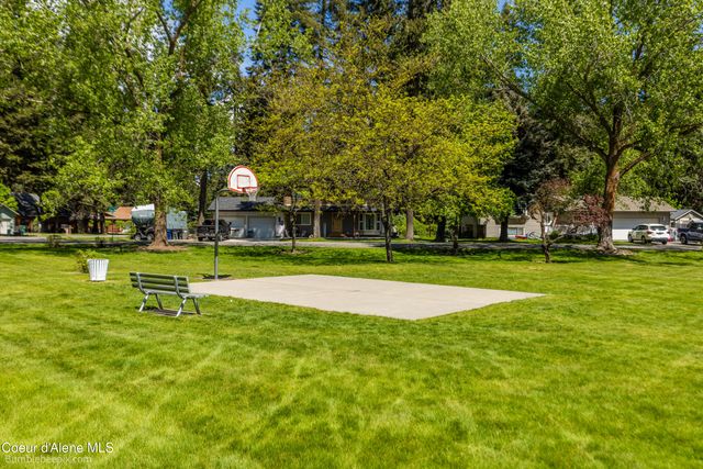 11982 N Emerald Dr, Hayden, ID 83835