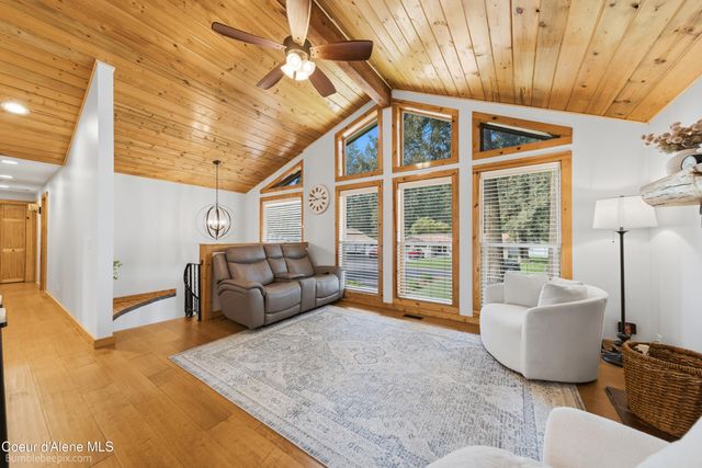 11982 N Emerald Dr, Hayden, ID 83835