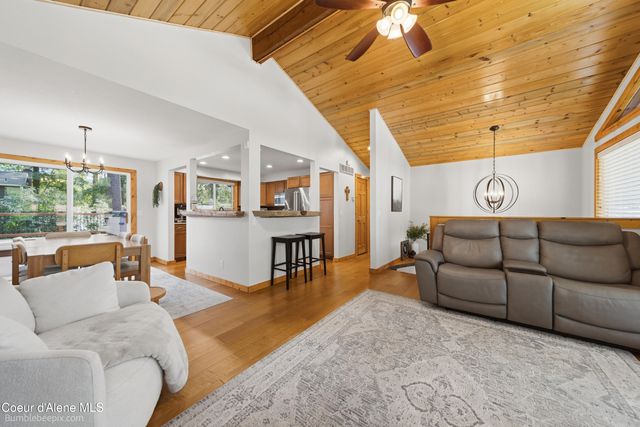 11982 N Emerald Dr, Hayden, ID 83835