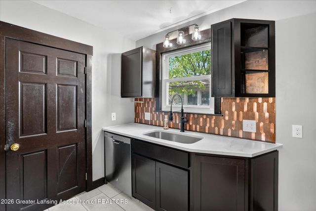1728 Davis Avenue, Lansing, MI 48910