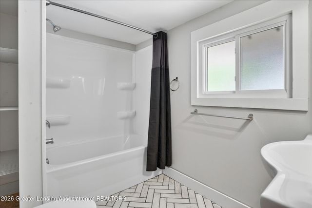 1728 Davis Avenue, Lansing, MI 48910