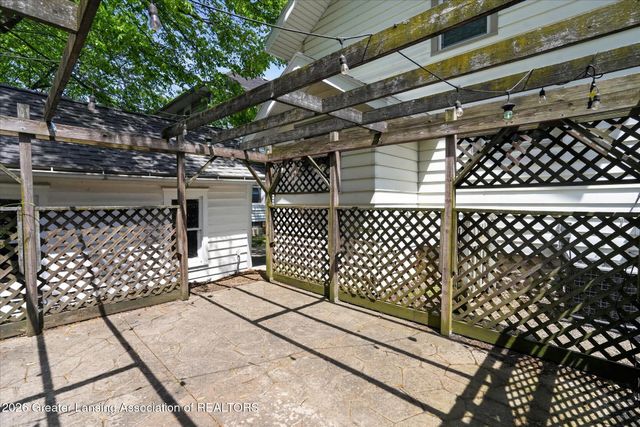 1728 Davis Avenue, Lansing, MI 48910