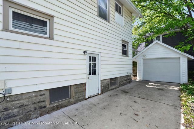 1728 Davis Avenue, Lansing, MI 48910