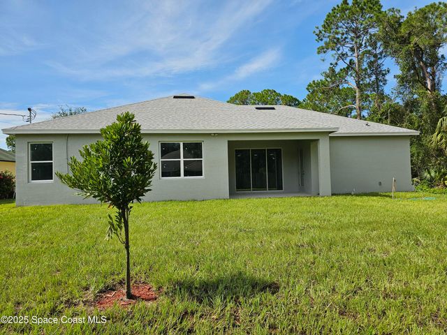 431 Falls Church Street SW, Palm Bay, FL 32908