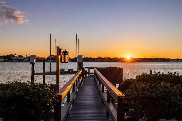 3830 SHORE ACRES BOULEVARD NE, St Petersburg, FL 33703