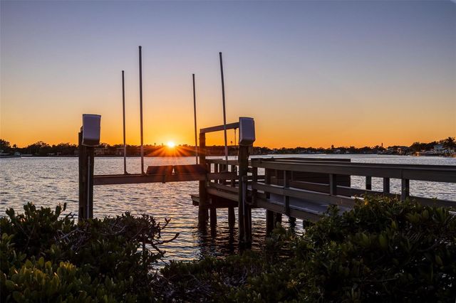 3830 SHORE ACRES BOULEVARD NE, St Petersburg, FL 33703