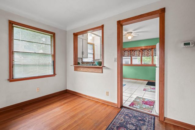 752 Orange Avenue E, Saint Paul, MN 55106