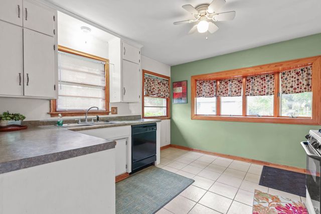752 Orange Avenue E, Saint Paul, MN 55106
