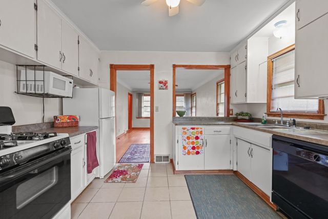 752 Orange Avenue E, Saint Paul, MN 55106