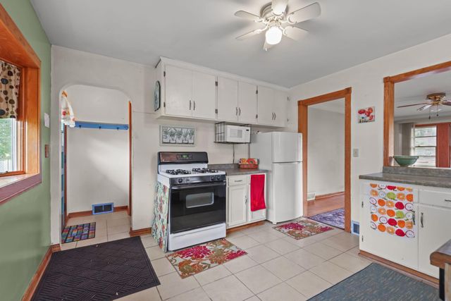 752 Orange Avenue E, Saint Paul, MN 55106