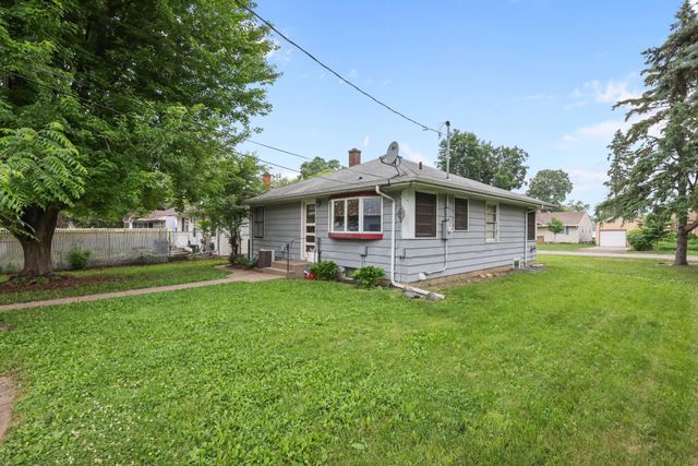 752 Orange Avenue E, Saint Paul, MN 55106