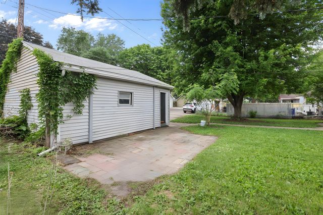 752 Orange Avenue E, Saint Paul, MN 55106