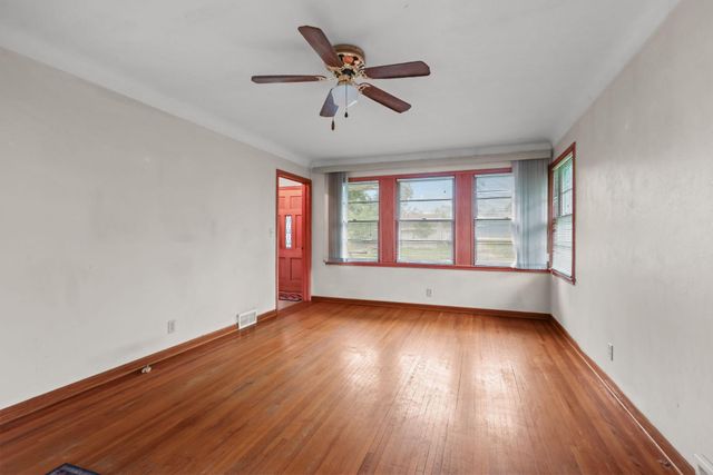 752 Orange Avenue E, Saint Paul, MN 55106