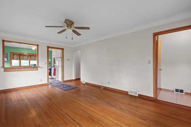 752 Orange Avenue E, Saint Paul, MN 55106
