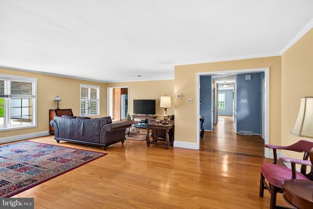 954 SAINT MATTHEWS RD, Chester Springs, PA 19425