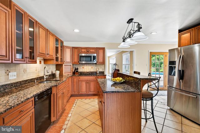 954 SAINT MATTHEWS RD, Chester Springs, PA 19425