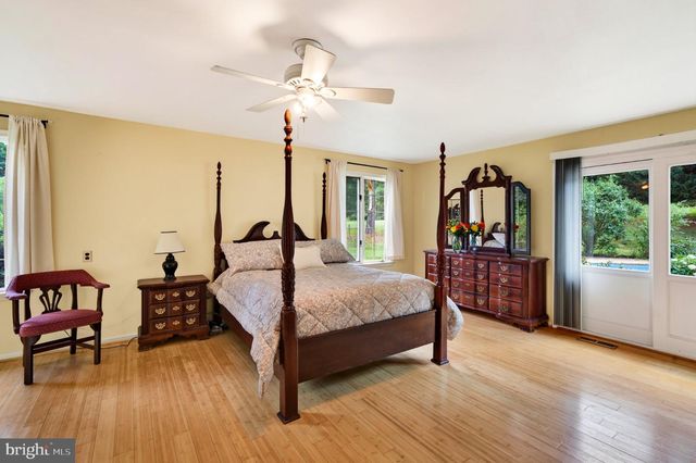 954 SAINT MATTHEWS RD, Chester Springs, PA 19425