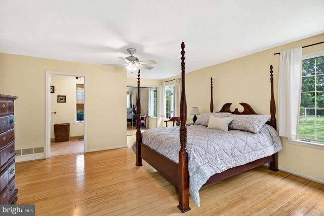 954 SAINT MATTHEWS RD, Chester Springs, PA 19425