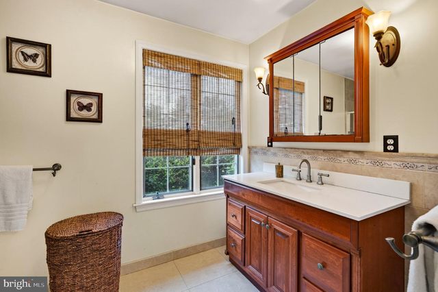 954 SAINT MATTHEWS RD, Chester Springs, PA 19425