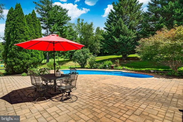 954 SAINT MATTHEWS RD, Chester Springs, PA 19425