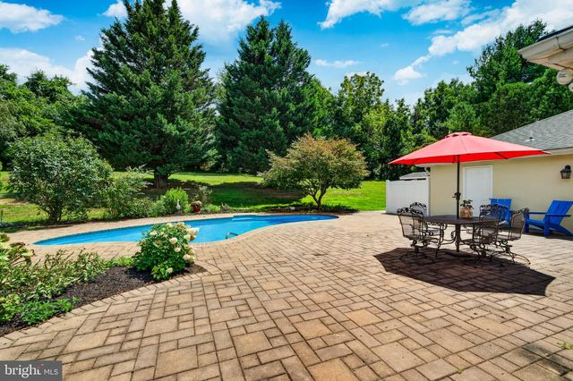 954 SAINT MATTHEWS RD, Chester Springs, PA 19425
