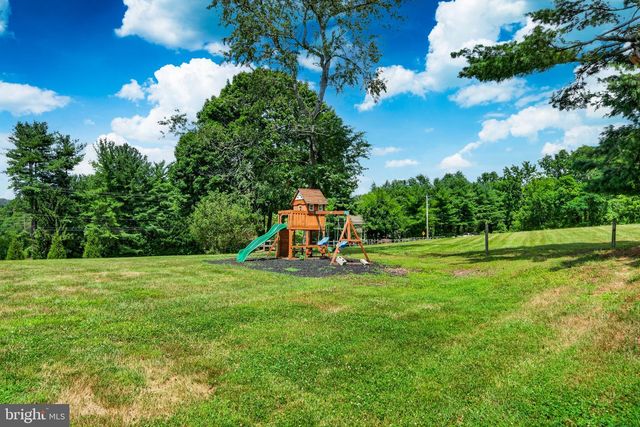 954 SAINT MATTHEWS RD, Chester Springs, PA 19425