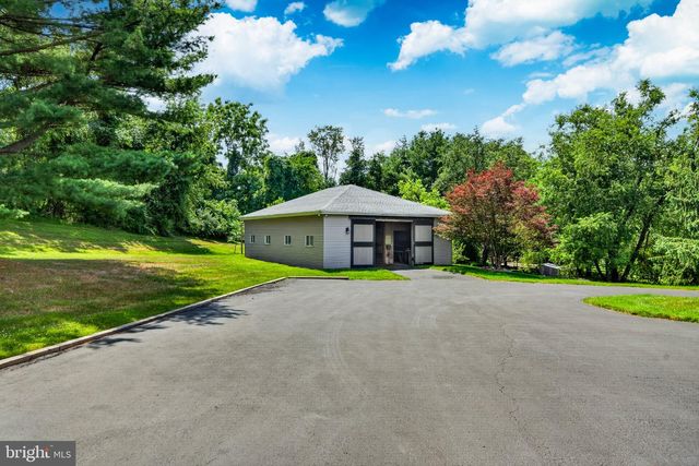 954 SAINT MATTHEWS RD, Chester Springs, PA 19425